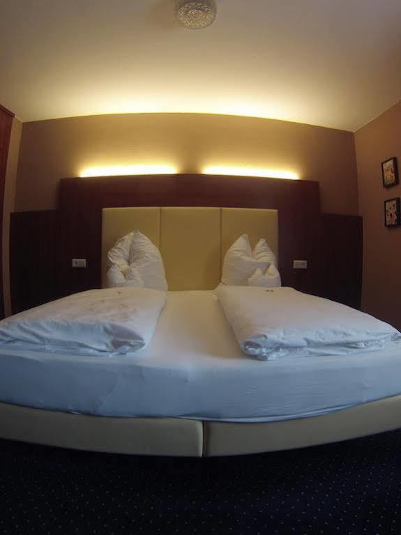 Hotel Wahlster Saarbruecken Ngoại thất bức ảnh