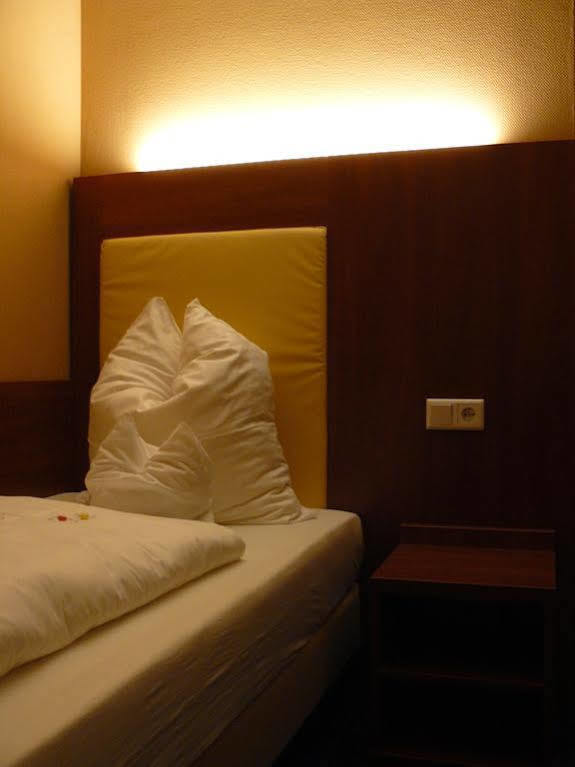 Hotel Wahlster Saarbruecken Ngoại thất bức ảnh